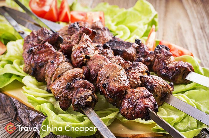 Delicious lamb kebabs (烤肉串) are some of the best street foods in all of China
